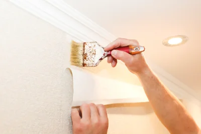 Pose de papier peint à Liévans — revêtements muraux et toiles de verre